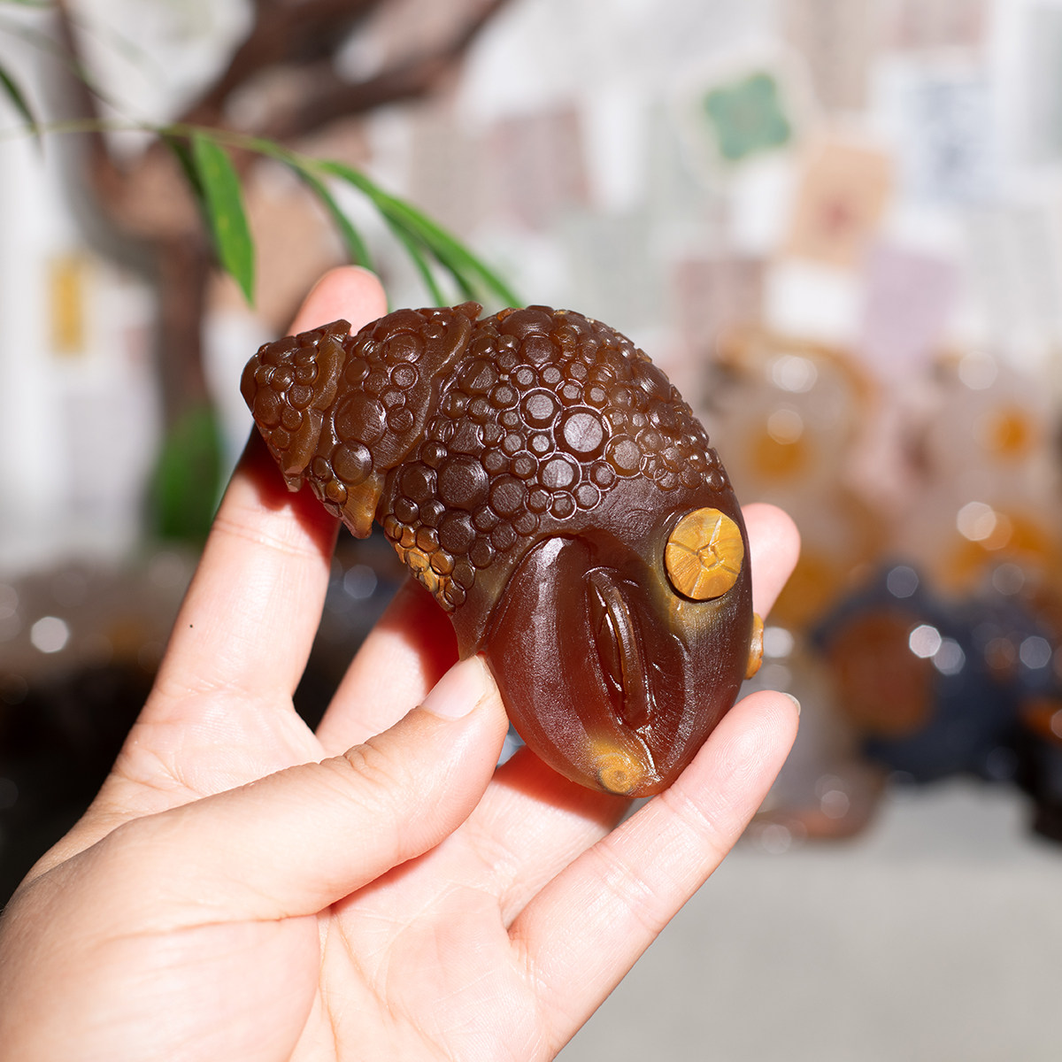 天然玛瑙蟹钳手把件招财摆件
