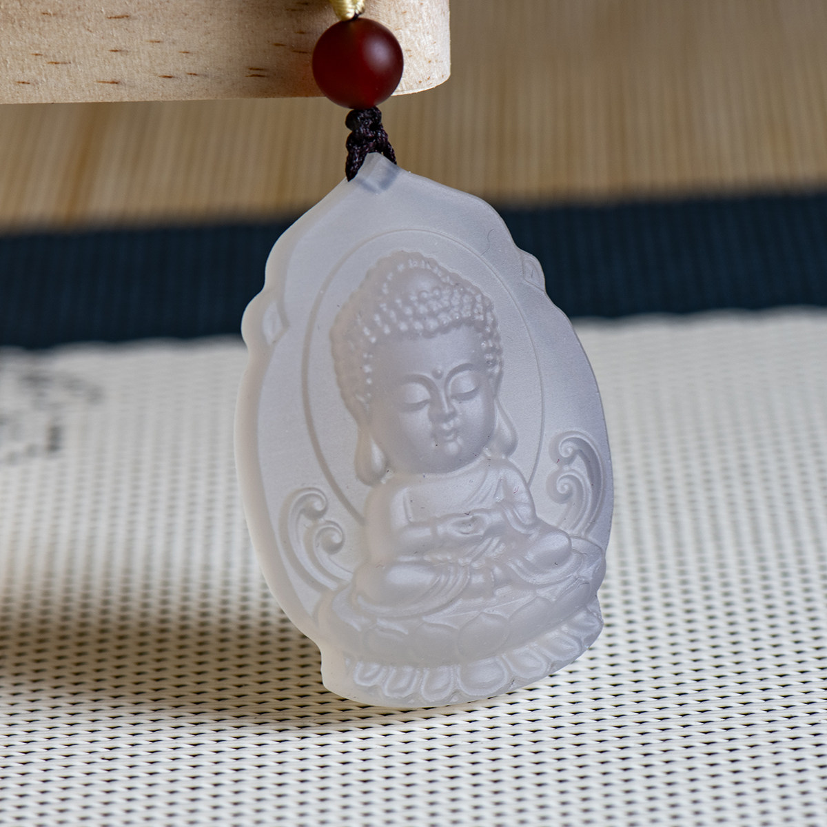 天然高冰白玛瑙精工雕刻宝宝佛吊坠佛项链释迦牟尼佛牌亚光佛像坠
