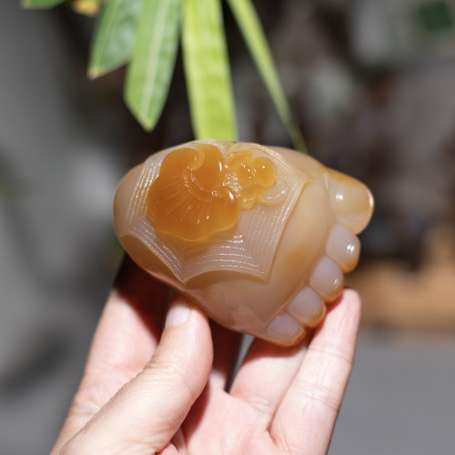 天然俏色玛瑙知足常乐大型手把件