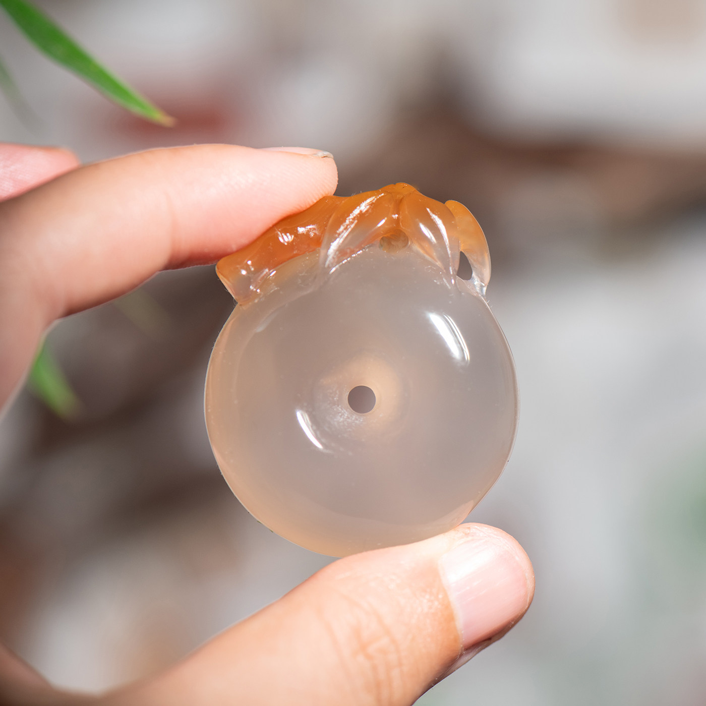 天然玛瑙巧雕平安扣吊坠中国风