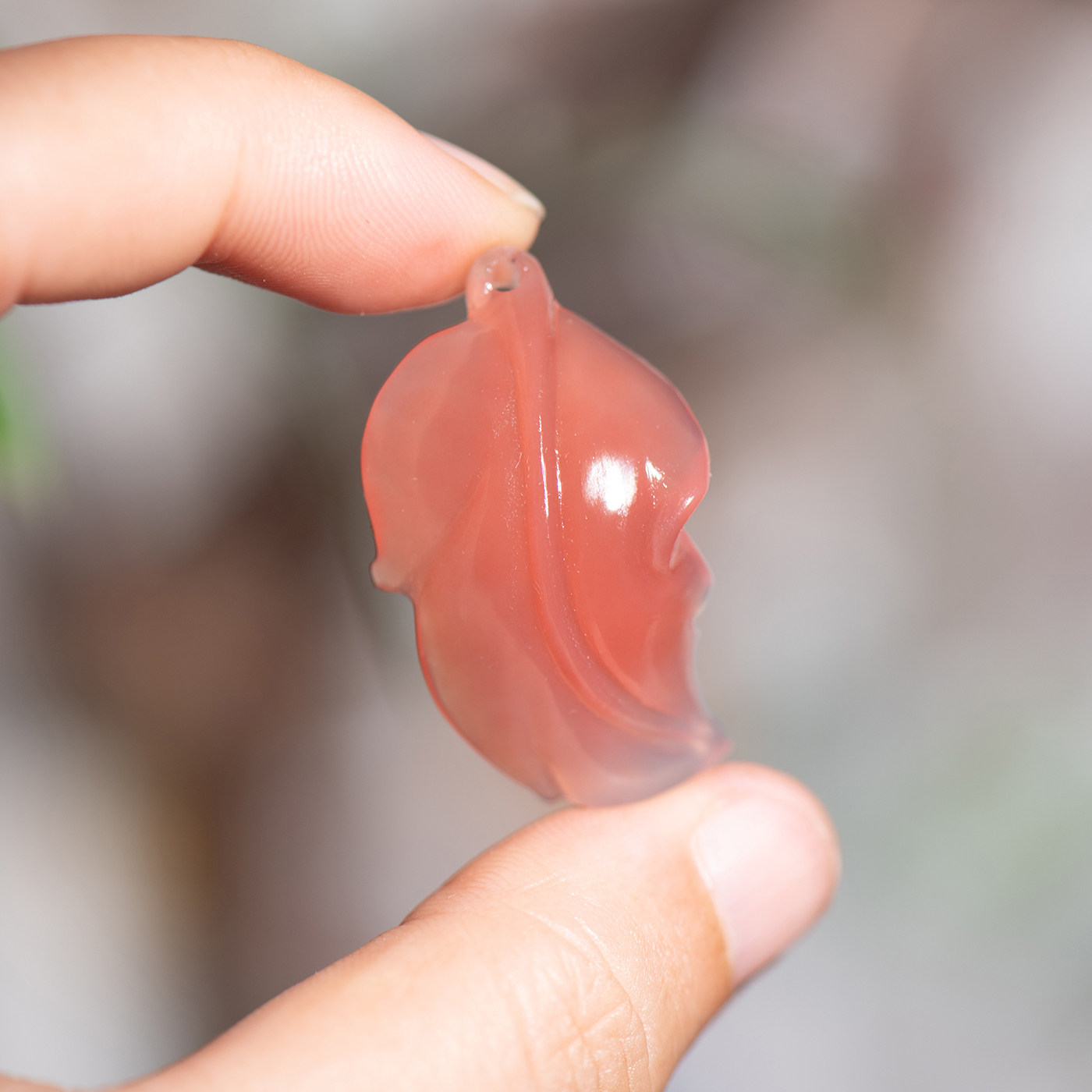天然绯红玛瑙树叶吊坠本命年礼物