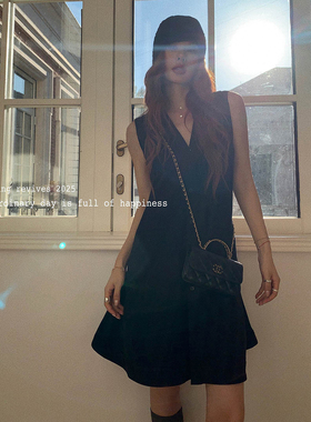 洋气新店REDMEMORY叠穿美学 气场进阶 秋冬赫本风收腰小黑裙