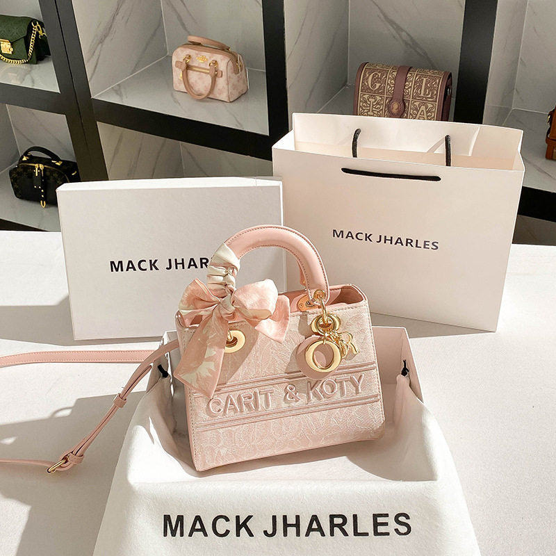 MACK JHARLES时尚蝴蝶结刺绣托特包戴妃包高级感单肩手提通勤包女