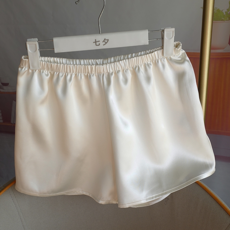 40姆米桑蚕丝显腿长女款短热裤白