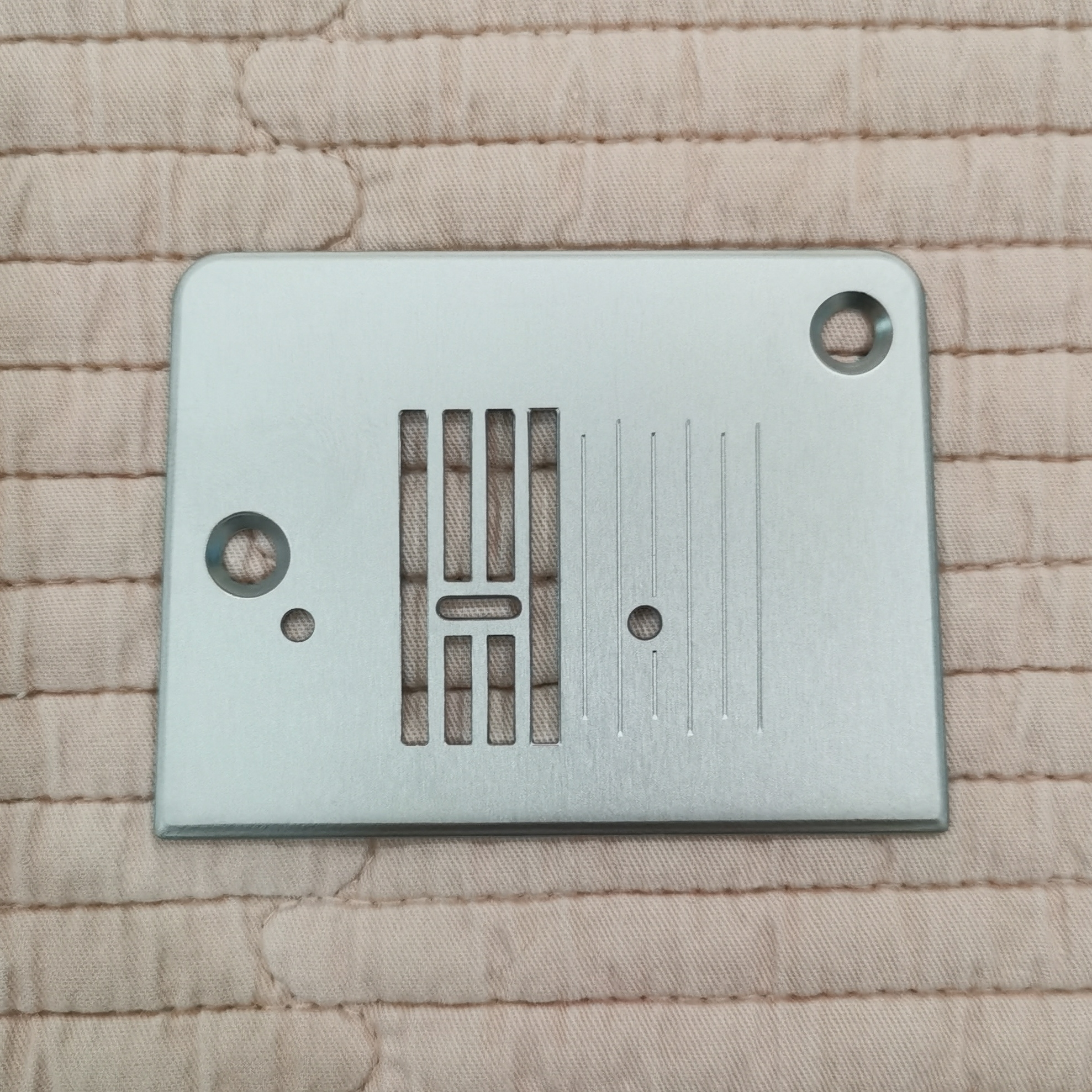 胜家14系列电动缝纫机原装针板