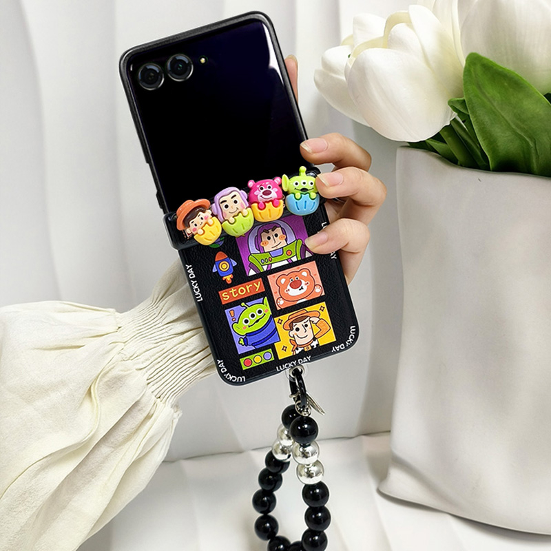 ins可爱玩具总动员适用摩托罗拉moto razr50ulta手机壳男女新款斜挎折叠屏Razr50皮质保护套防摔新款腕带挂绳