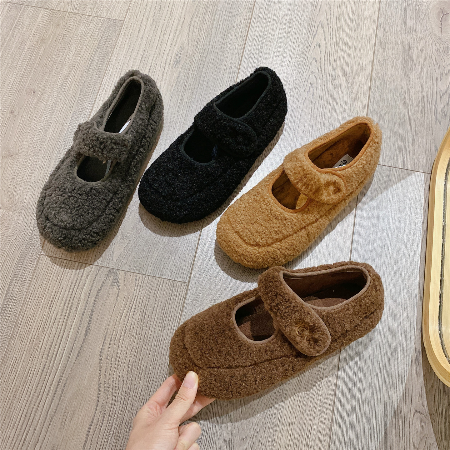 复古毛毛鞋魔术贴加绒单鞋女2025冬季新款韩版软底平底棉鞋豆豆鞋