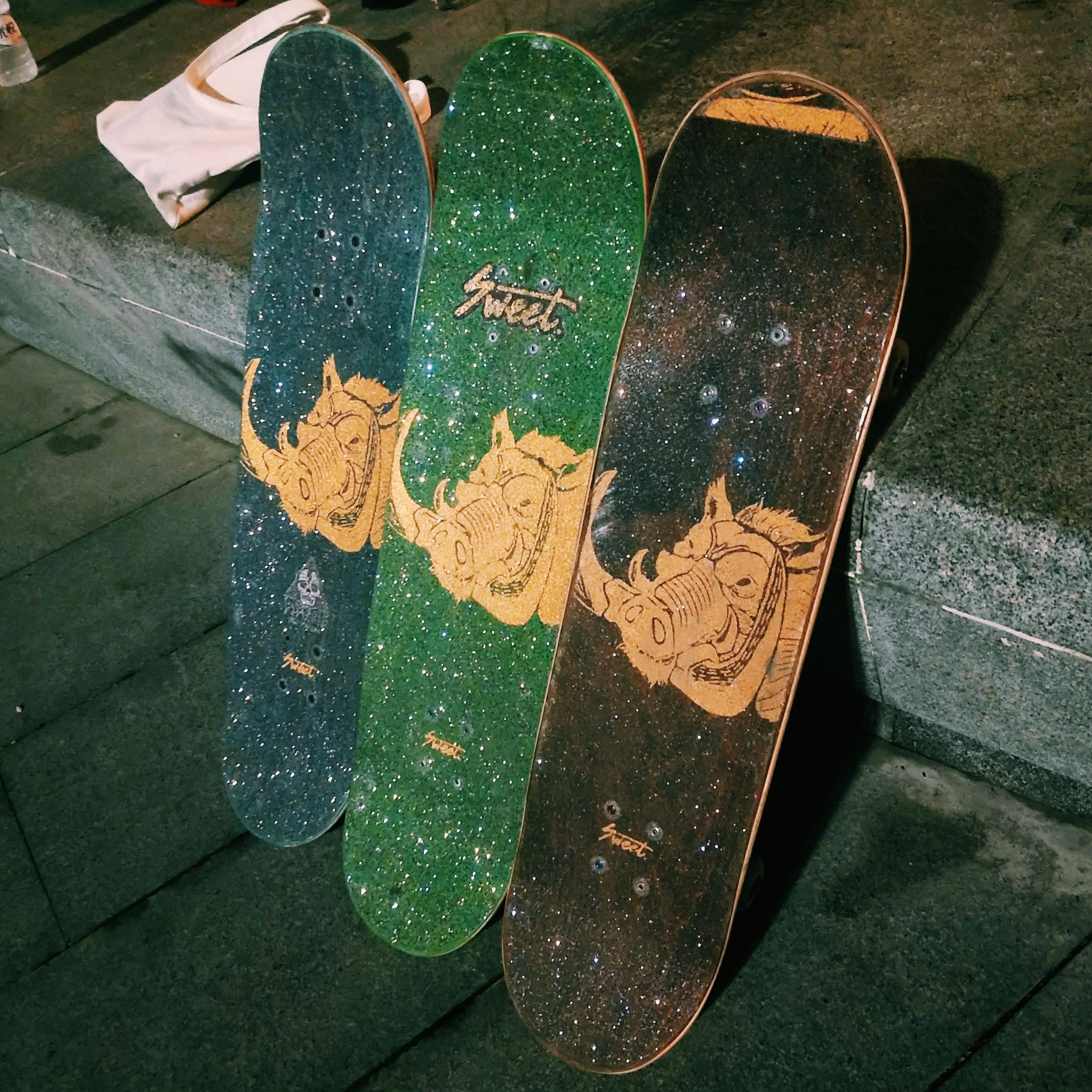 一周年猛猪砂气孔专业亮晶晶透明反光砂纸sweet滑板