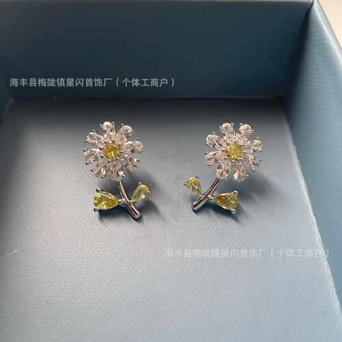 HEFANG何方小花花耳钉简约时尚轻奢森系百搭气质感太阳花耳环银针