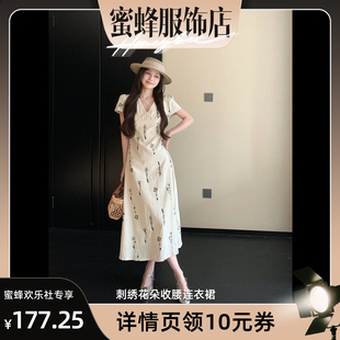 【蜜蜂欢乐社】MG小象 温婉佳丽'刺绣花朵V领收腰连衣裙
