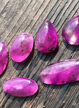 【玺玲珑】光艳桃红舒俱来藏品 冰种玻璃种天然戒面吊坠裸石老料