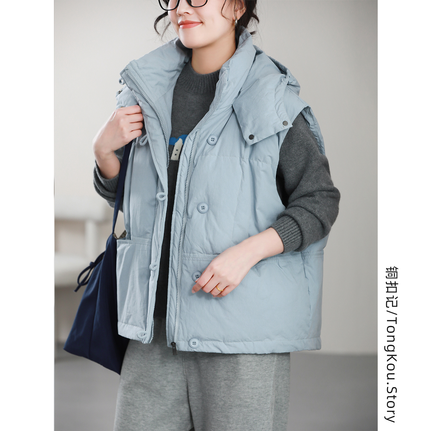 铜扣记连帽羽绒马甲女文艺气质