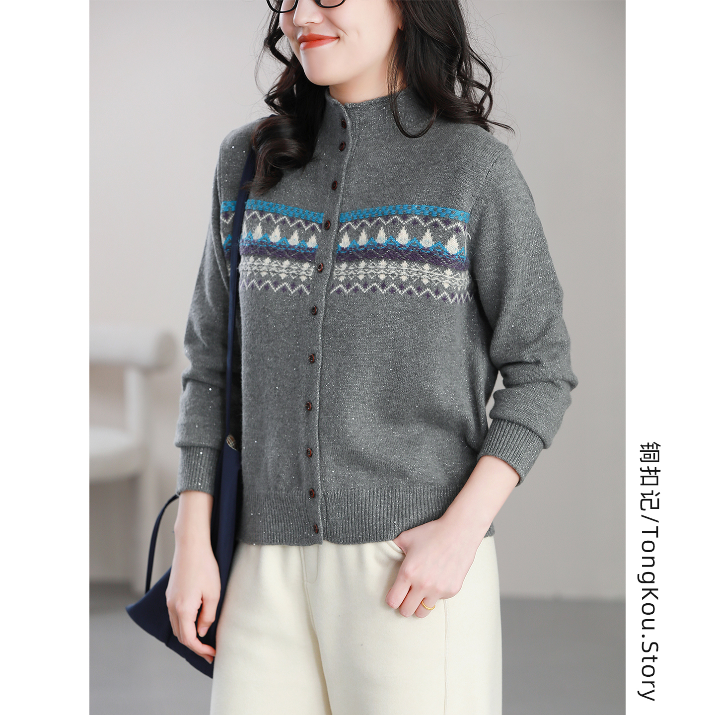 铜扣记半高领保暖显瘦开衫女