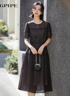 风笛2025夏季新款时尚圆领黑色收腰显瘦连衣裙夏韩版a字长裙女夏