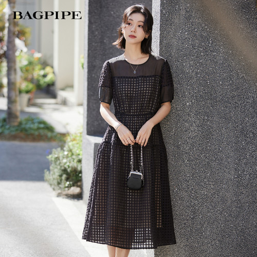 风笛2025夏季新款时尚圆领黑色收腰显瘦连衣裙夏韩版a字长裙女夏