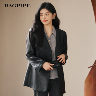 风笛2025冬季 黑色V领排扣设计皮衣摩登机车服女皮衣外套 新款