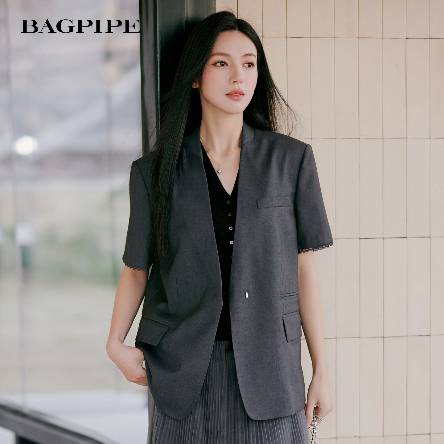风笛2026秋季新款灰色无领短袖西装女蕾丝花边袖通勤气质短款外套