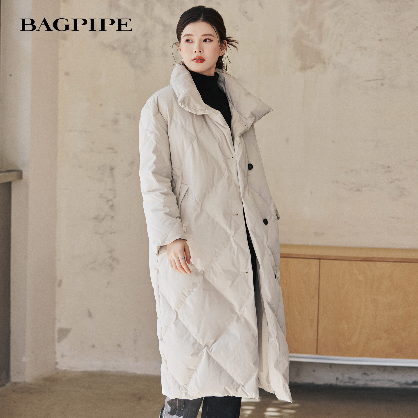 风笛2025冬季新款90白鹅绒菱形格立领羽绒服长款翻领保暖外套女