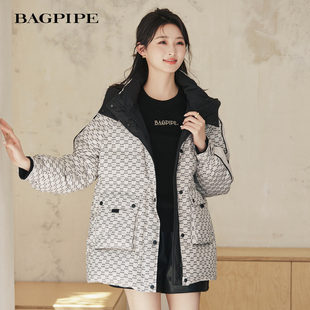 风笛2025冬季新款90白鹅绒连帽羽绒服中长款时常印花收腰保暖外套