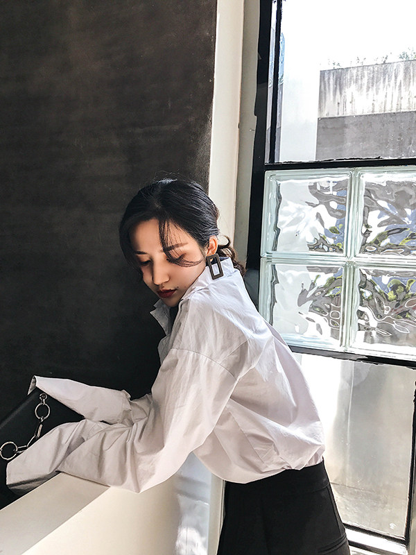 【小q家】韩版黑色针织高领假两件套溜肩长袖宽松衬衫女白色上衣