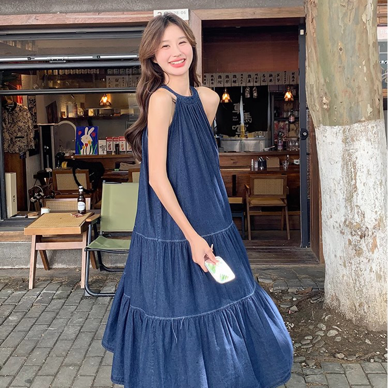 蓝色无袖挂脖连衣裙女中长款2025夏新款牛仔复古简约设计感背心裙