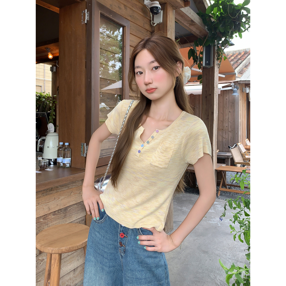 彩色纽扣v领短袖t恤女2025夏季新款修身显瘦体恤短款正肩小衫上衣