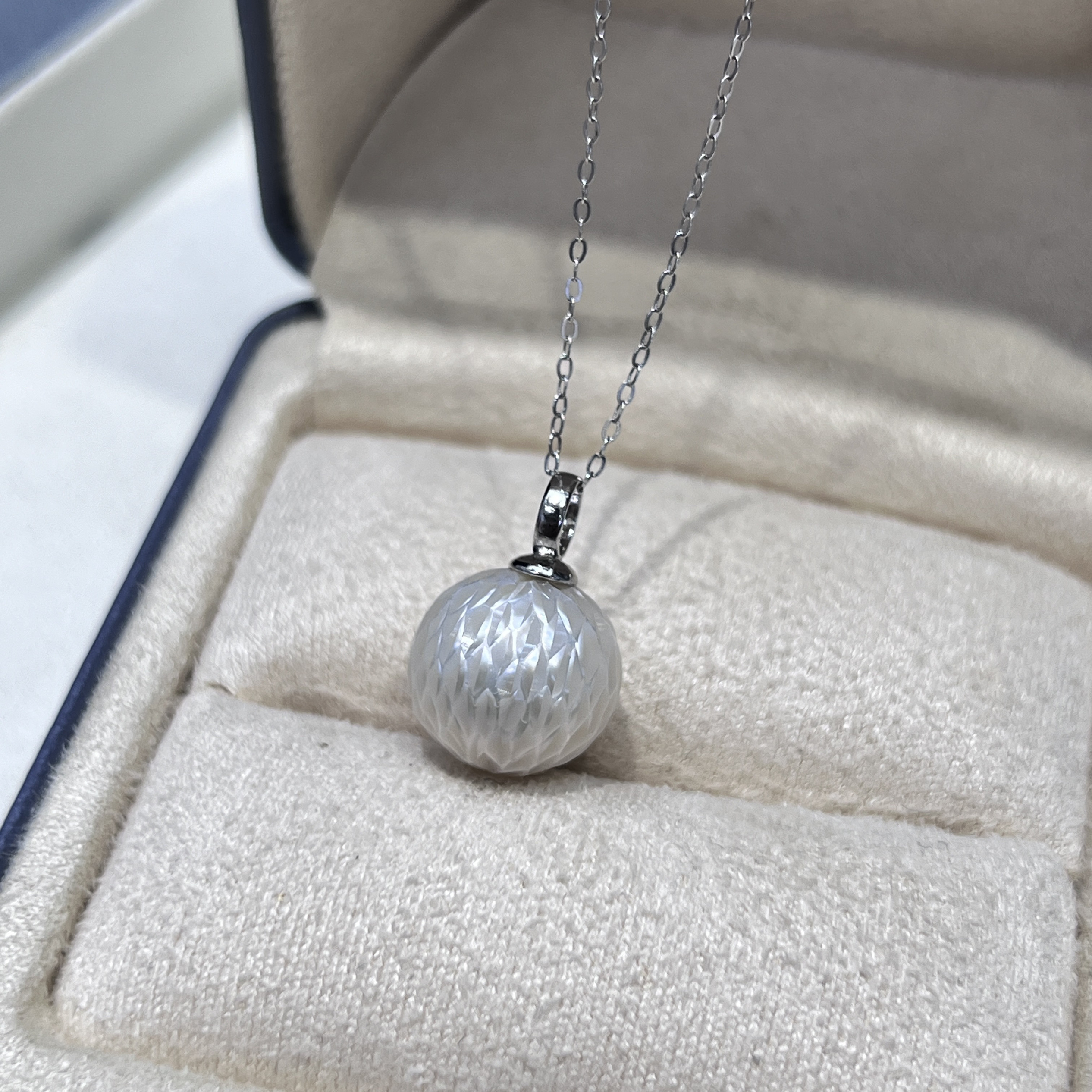 国风国潮雕刻真珍珠龙鳞珍珠纯银圆淡水珍珠项链基本无瑕极简吊坠