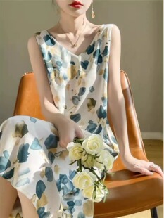 轻奢醋酸缎面夏季 小众显瘦印花吊带气质打底中长 V领连衣裙女法式