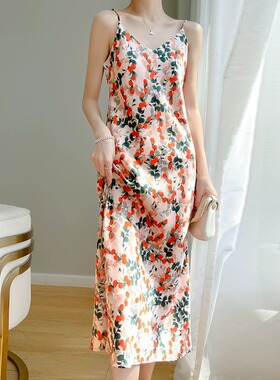 三醋酸印花吊带连衣裙女真丝2025夏季新款法式度假风气质百搭裙子