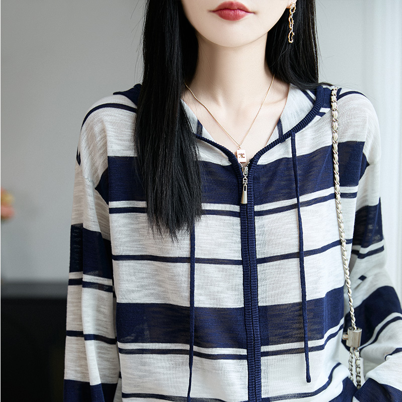宽松显瘦复古条纹洋气薄款外搭