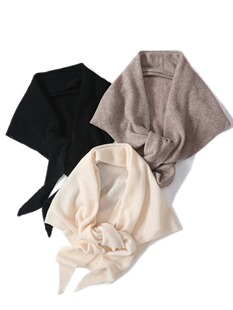 时尚洋气保暖围巾三角巾女秋冬季2024新款百搭氛围感红色护颈领巾