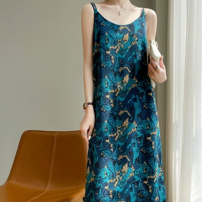 印花配西装外套吊带连衣裙