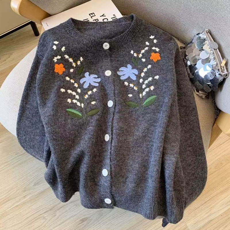 刺绣加厚毛衣外套短款减龄上衣