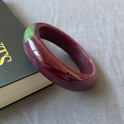 全红带绿手镯天然红绿宝