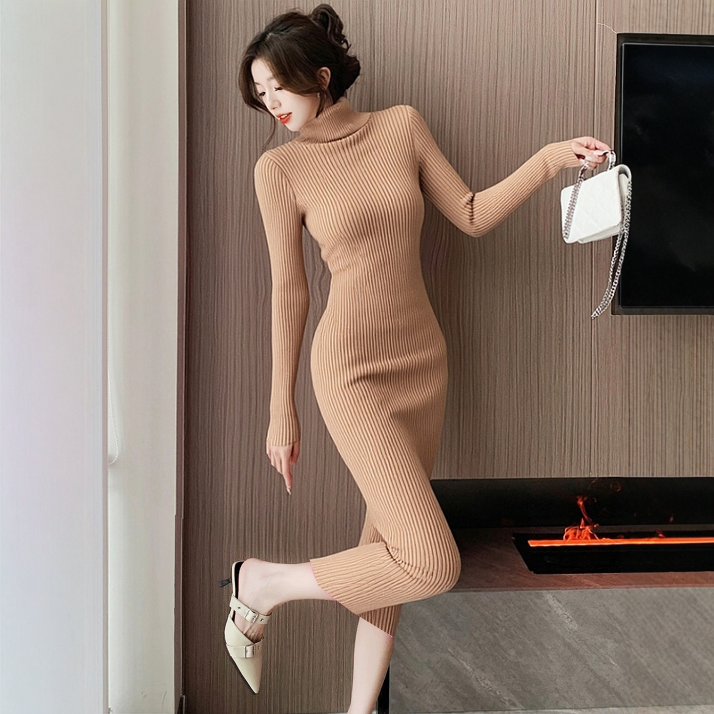 秋冬配大衣的内搭修身高领连衣裙