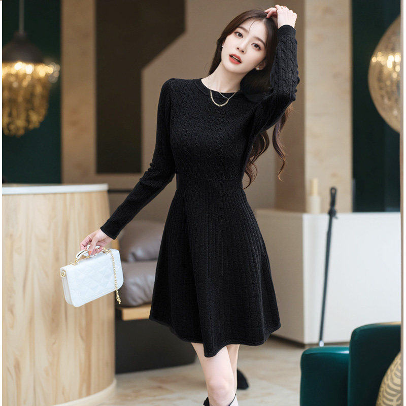 针织连衣裙女秋冬2026新款法式复古收腰显瘦麻花圆领a字毛衣裙子