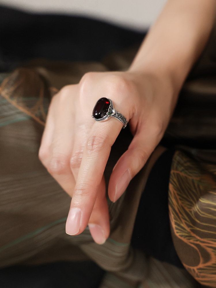 贵气宫廷风！新中式国风琥珀血珀925银蛋面开口戒指女复古指环特