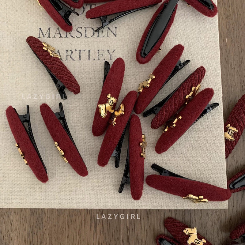 复古金标毛呢发夹红色小马鸭嘴夹ins博主同款高级感发饰女,饰品/流行首饰/时尚饰品新,发饰,淘宝优惠券,粉丝福利购,淘宝优惠卷