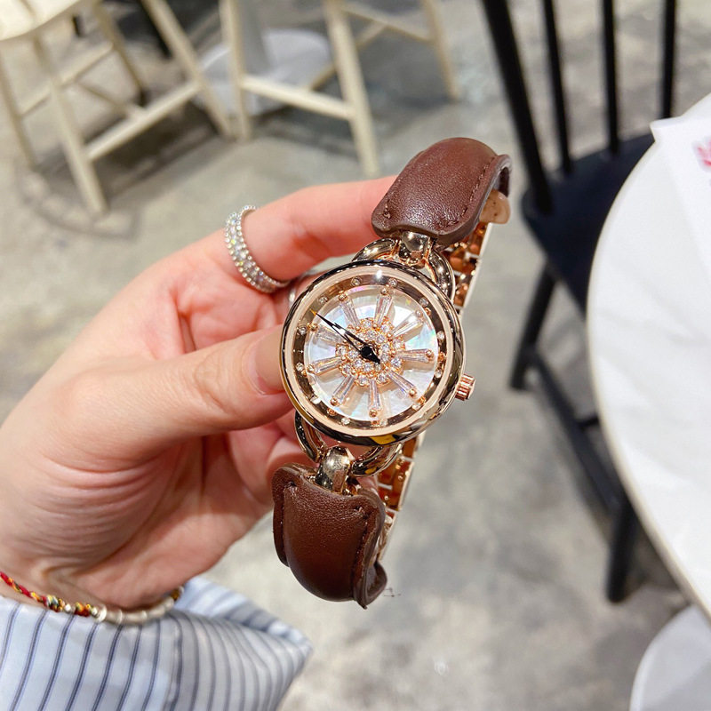 2025新款旋转手镯子手表女士复古摩登小众轻奢小表盘网红爆款女表