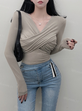 s物分享 韩国INS女性感扭结设计长袖T恤显胸修身上衣打底衫秋冬