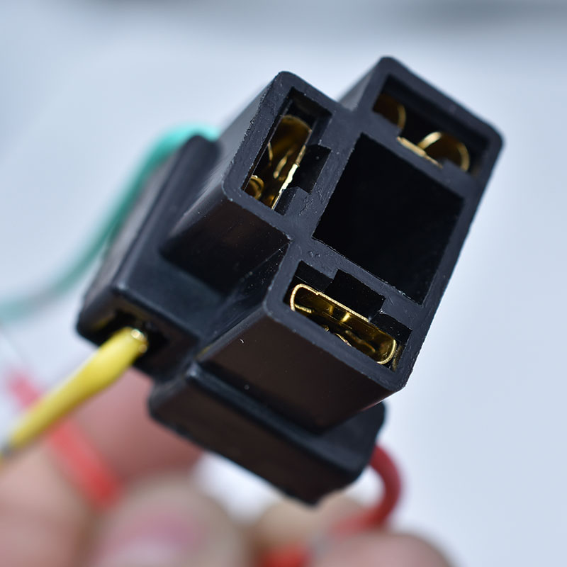 汽车大灯插座H4灯泡纯铜线雾灯插头接头灯座耐高温汽车灯泡插座