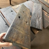 定制老船木板隔板户外风化船木置物架吧台板楼梯踏板复古旧木头