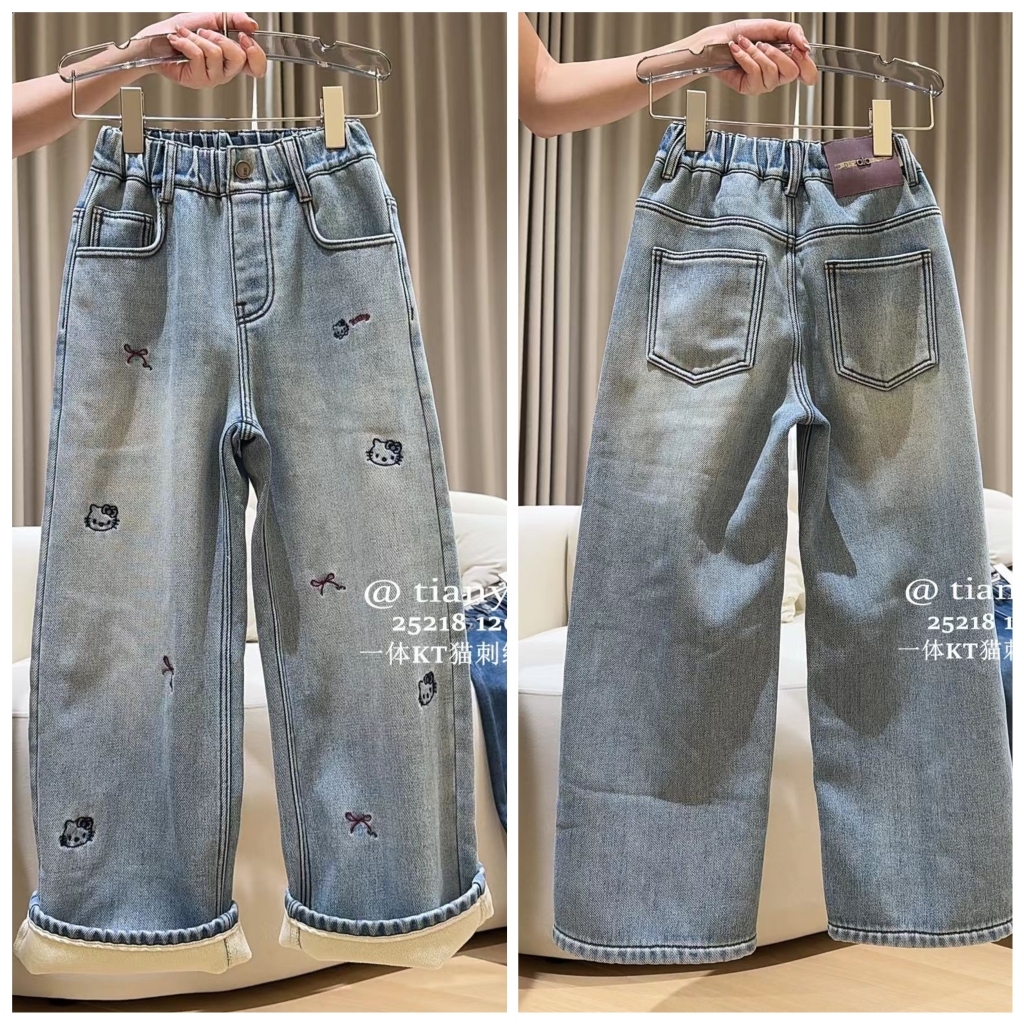 天依角2025冬新款25218一体加绒刺绣KT猫牛仔直筒裤中大女童亲子