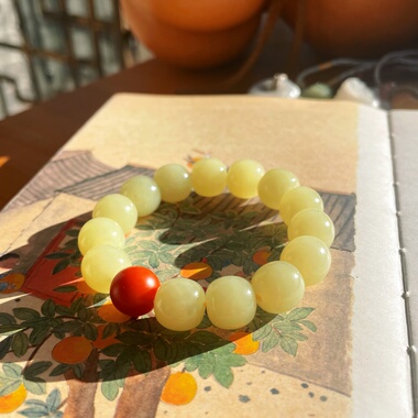 「雅布藤」黄澄澄糯米团子。和田玉黄口料手串和田黄玉。老形13mm