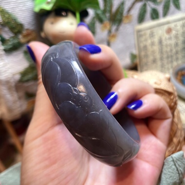 「雅布藤」好运莲莲。浓郁烟紫色。和田玉手镯宽厚版老矿料56mm圈