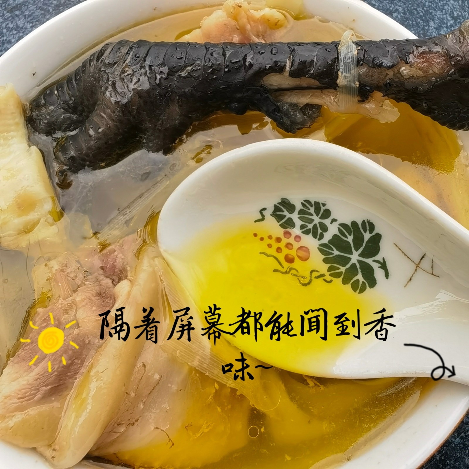 树林放养公鸡吃的粮食和自家自然菜皮下单现宰真空冰袋泡沫箱发货