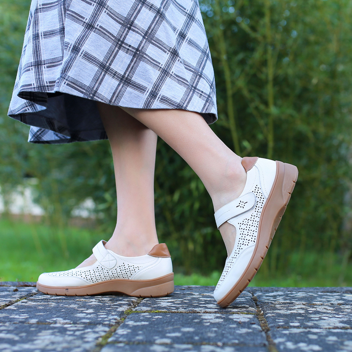 KUFENBERG全皮透气宽楦洞洞鞋