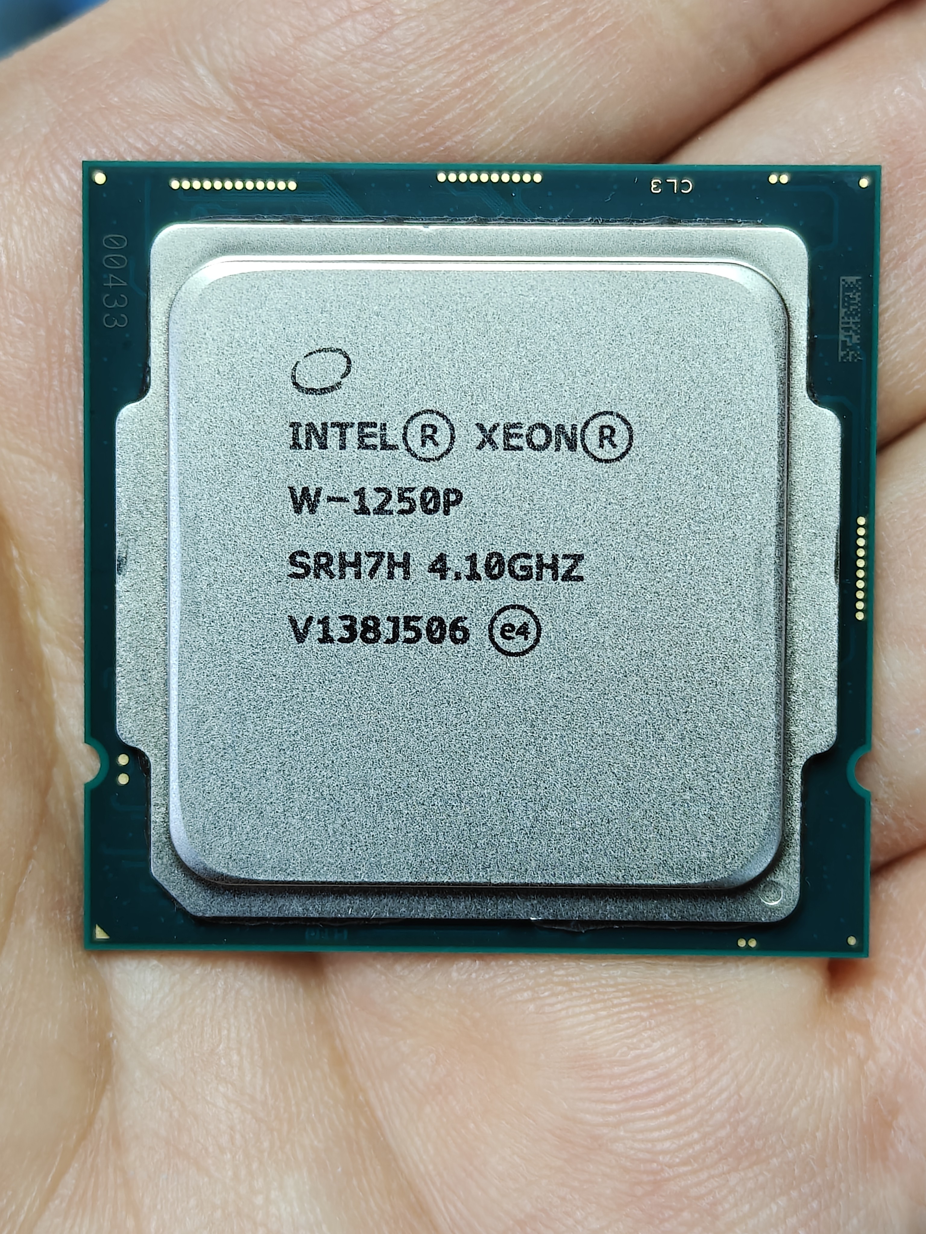 Intel/英特尔 其他  至强W1250  W1250P cpu  适用于W480芯片主板 - 实物图