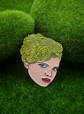 人物别针演员朱莉娅·加纳Julia Garner收藏装饰金属徽章