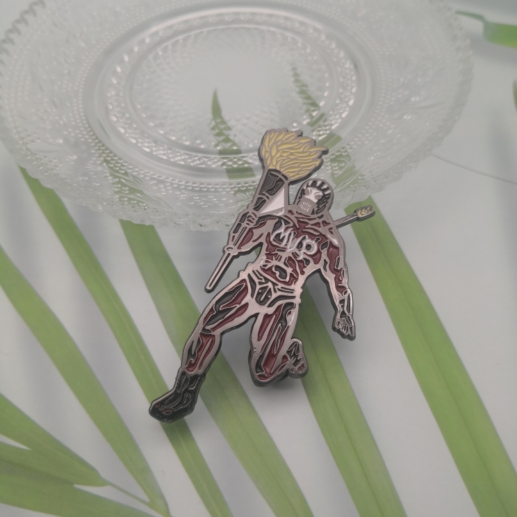 指环王护戒使者乌鲁克族在黑暗的火把金属徽章